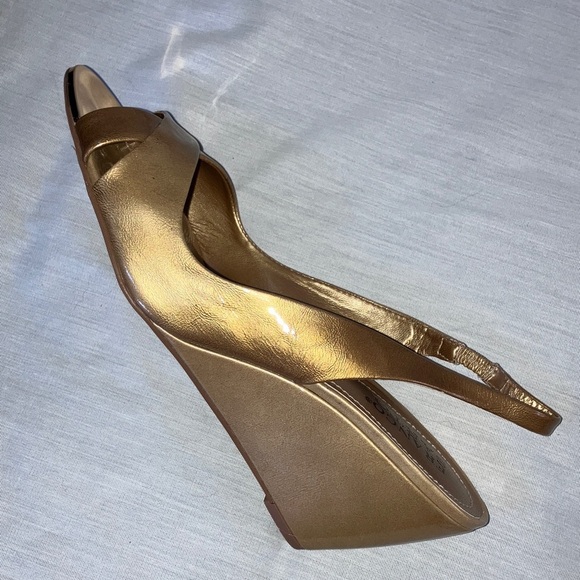 Franco Sarto size 10 metallic gold tone Wedge Slingback Sandals - Picture 15 of 16